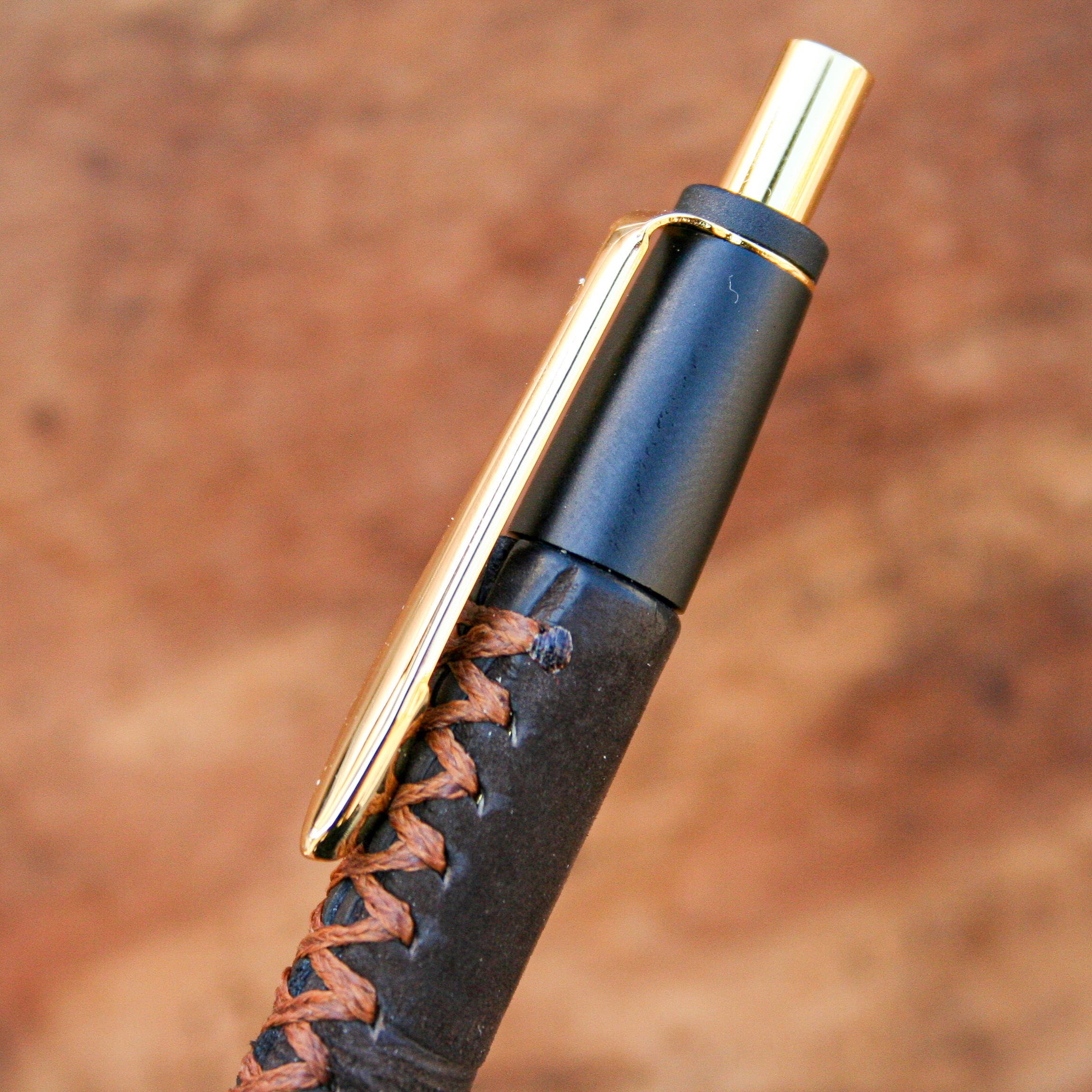 シックザール【Schicksal】クロコダイル ヌバック ブラウン　シャーペン ☆不定期販売☆ 革軸ペン【クロコダイル ヌバック ブラウン】 | Schicksal