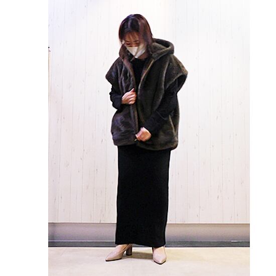 【新品未使用】PASSIONE フェークファー　フード付きベスト ee460 PASSIONE フェイクファーフードベスト536403 | lmnstore