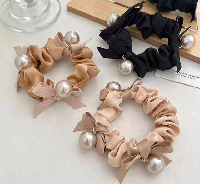 Pearl ribbon hair accessory