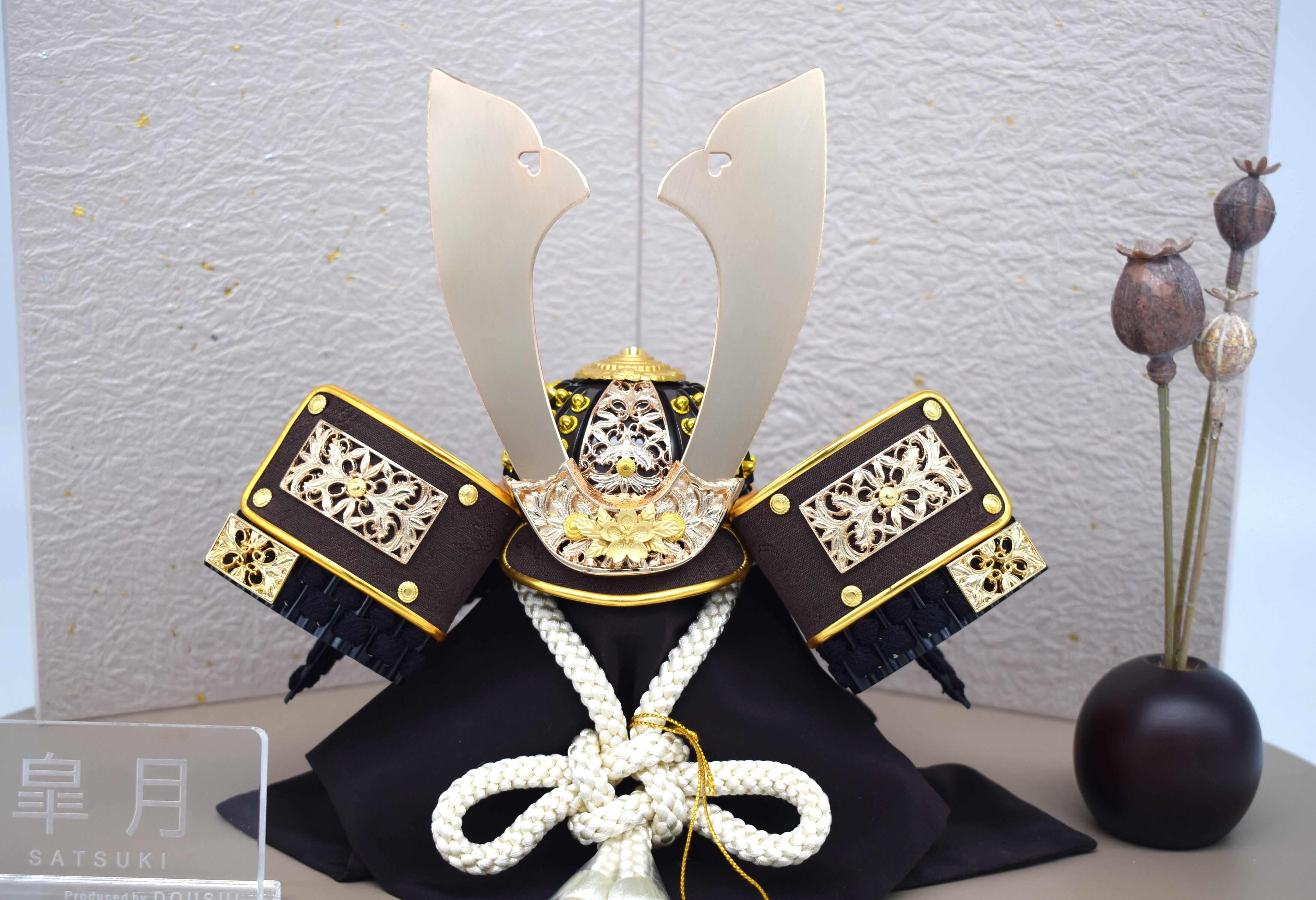 皐月（さつき）兜飾り | 鱗屋商店 (Urokoya Shoten Co., Ltd.)