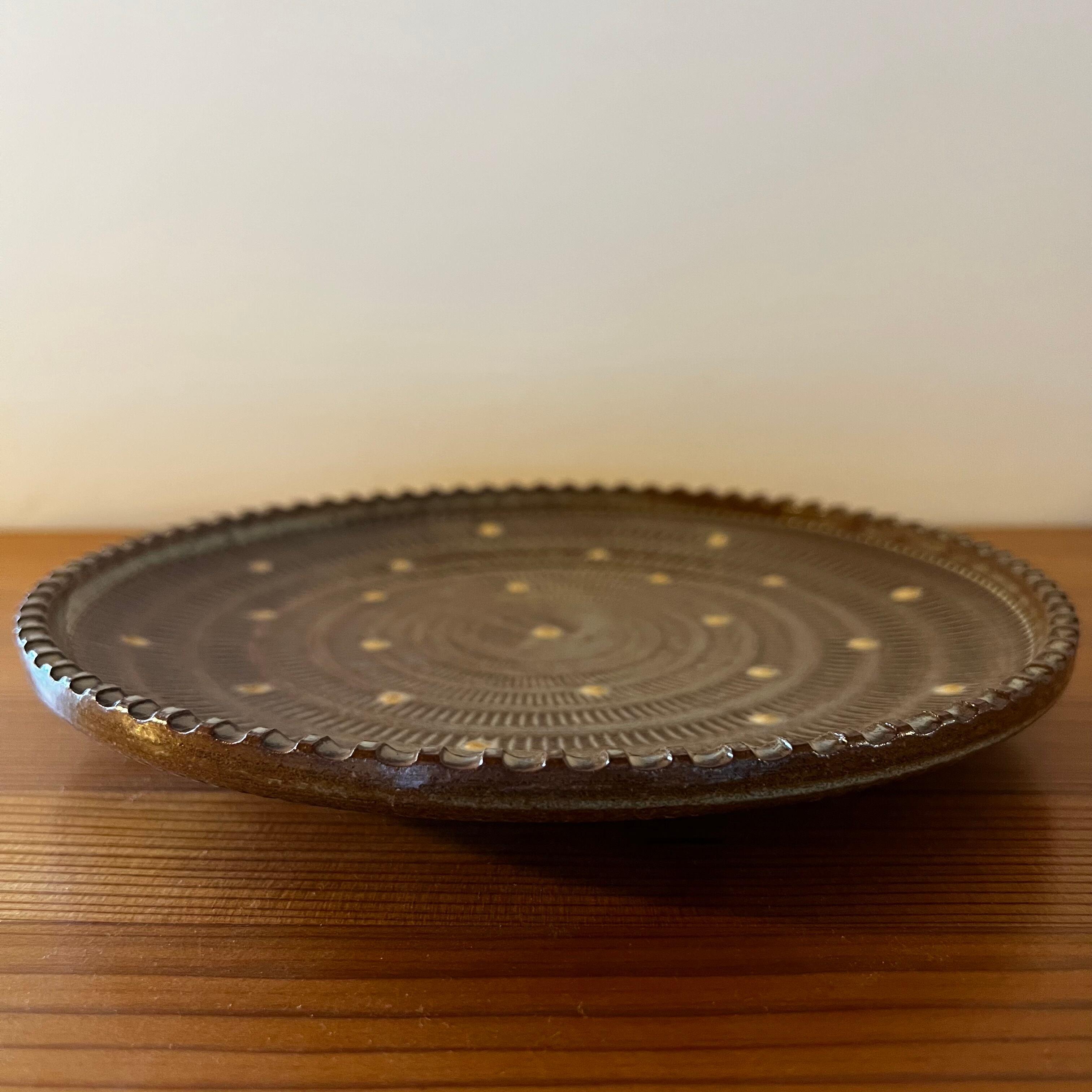 ふち立皿＊しのぎドット＊つや | 翁明窯元