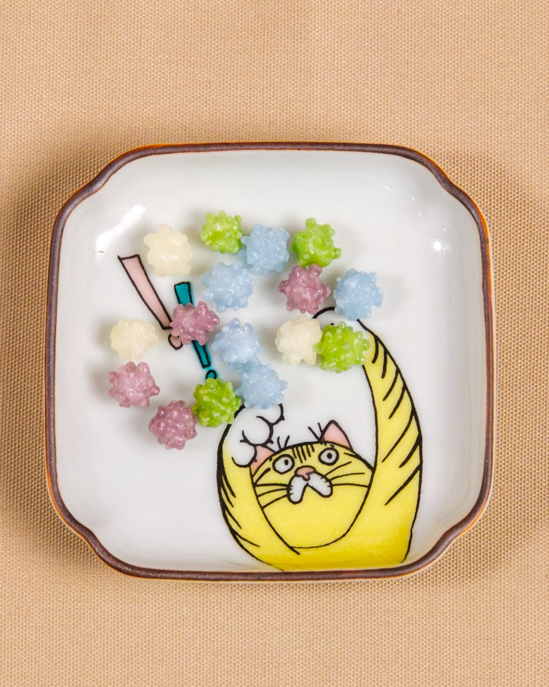 ネコ・ジェラシー 角小皿 とらねこ | kutaniseal