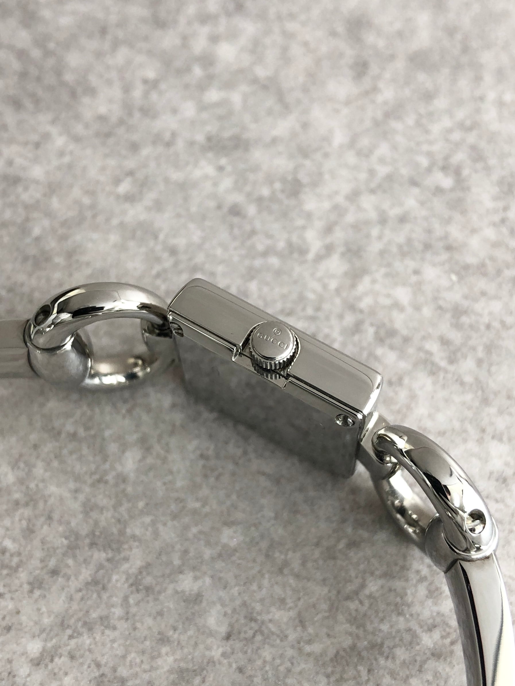 決まりました。グッチ GUCCIレディース時計トルナヴォーニ クォーツ シルバー GUCCI グッチ トルナヴォーニ GG 腕時計 シルバー スクエア ステンレス