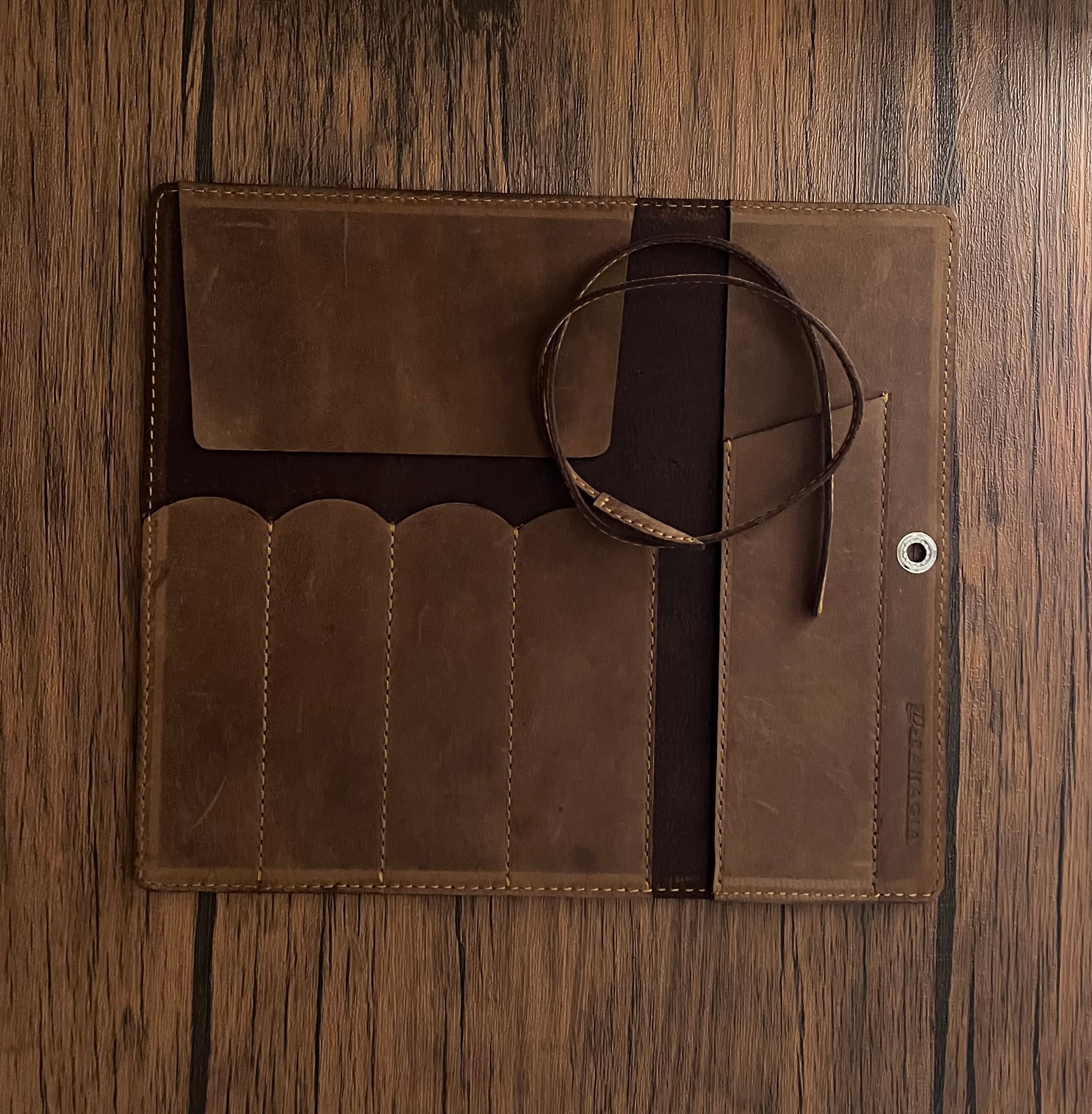 バハギア ペンケース ラウンドジップ型 クレイジーホース オリジナル ブラウン バハギア ペンケース コンパクト ラウンドジップ型 クレイジーホース