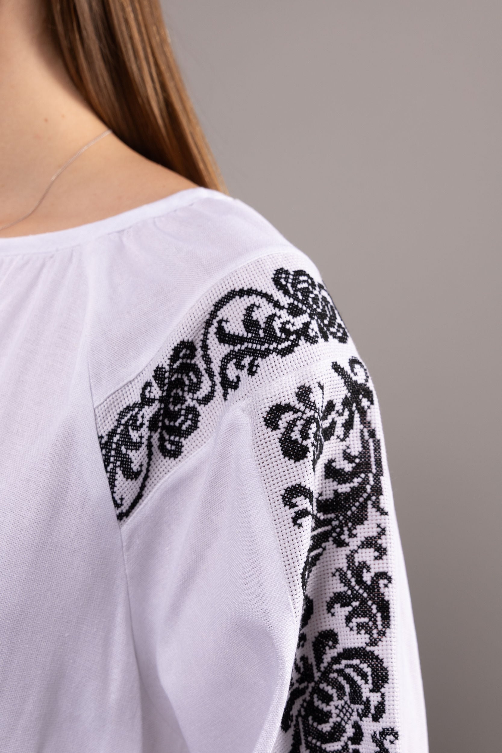 ウクライナ刺繍ヴィシヴァンカ 手刺繍 レディース・フリーサイズ