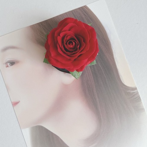 フラメンコ・ダンス・発表会に♡ベロア調の赤い薔薇のヘアクリップ　花径9cm フラメンコ　赤い薔薇　ダンス　美女と野獣