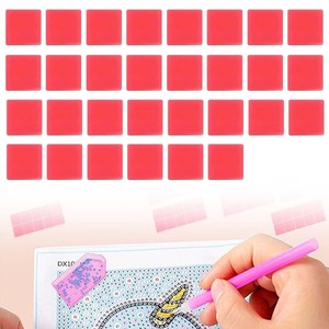 【人気】ダイヤモンドペインティング 点描 絵画のり粘土 接着剤 粘土 ダイヤモンドペイントワックス ダイヤモンドペイントグルークレイ スクエアダイヤモンドペイントペン ワックス ドリル グルー ダイヤモンドペイントドリル刺繍クロスステッチツール 初心者 飾り物 DIYクラフト用 効率を向上 (2x2cm) 30枚セット