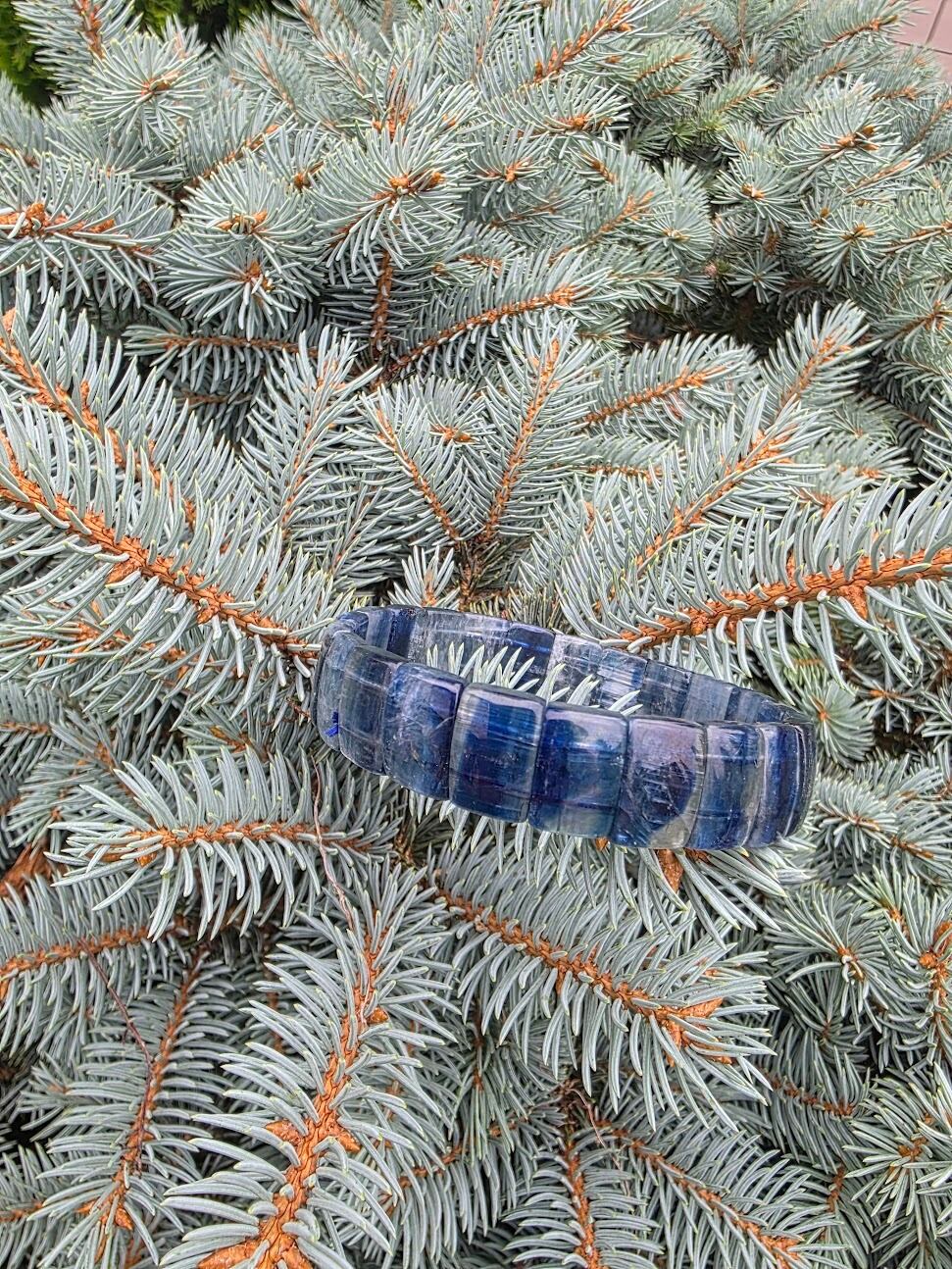 カヤナイトバングル|精神を整え目標達成へ導く祈りの天然石ブレスレット