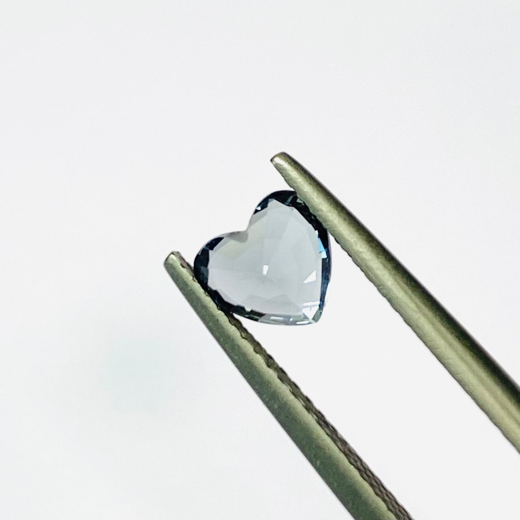 クールなグレイスピネルハート