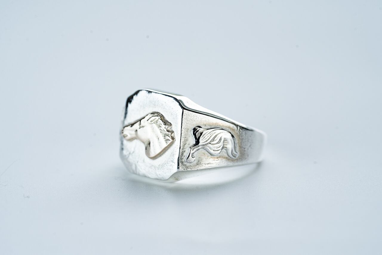 R-091 Square signet ring horsetail (K10 hose) | WAKAN SILVER SMITH