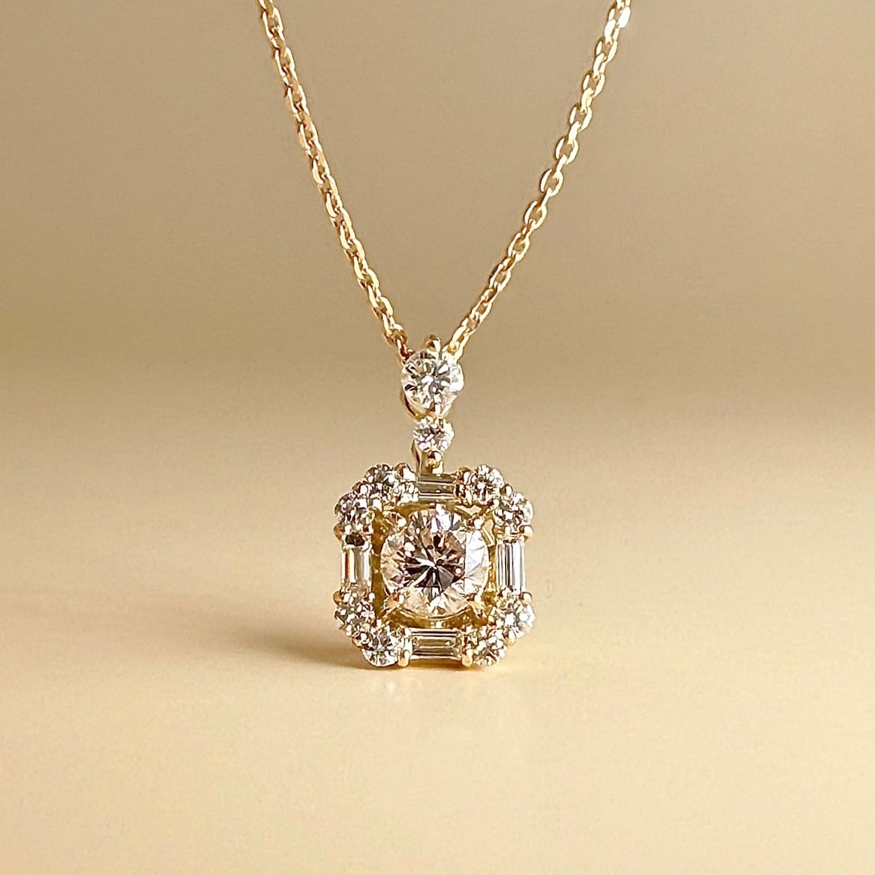 エメラルドカット ダイヤモンド ペンダント 0.10ct K18イエロー