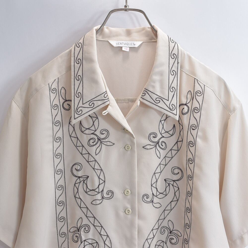 90s~ VENTVIOLET ビブフロント 刺繍デザイン オープカラー ポリエステルシャツ ジャパンヴィンテージ 半袖 開襟 エンブロイダリー ビンテージ 古着 レディースL相当