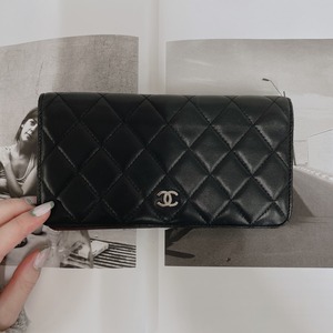 CHANEL ラムスキンウォレット