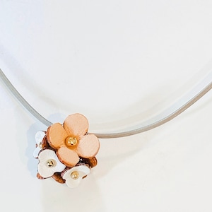 【キット】初心者さんでも作れるプチアナベルチョーカー(花色ナチュラル&ホワイト)