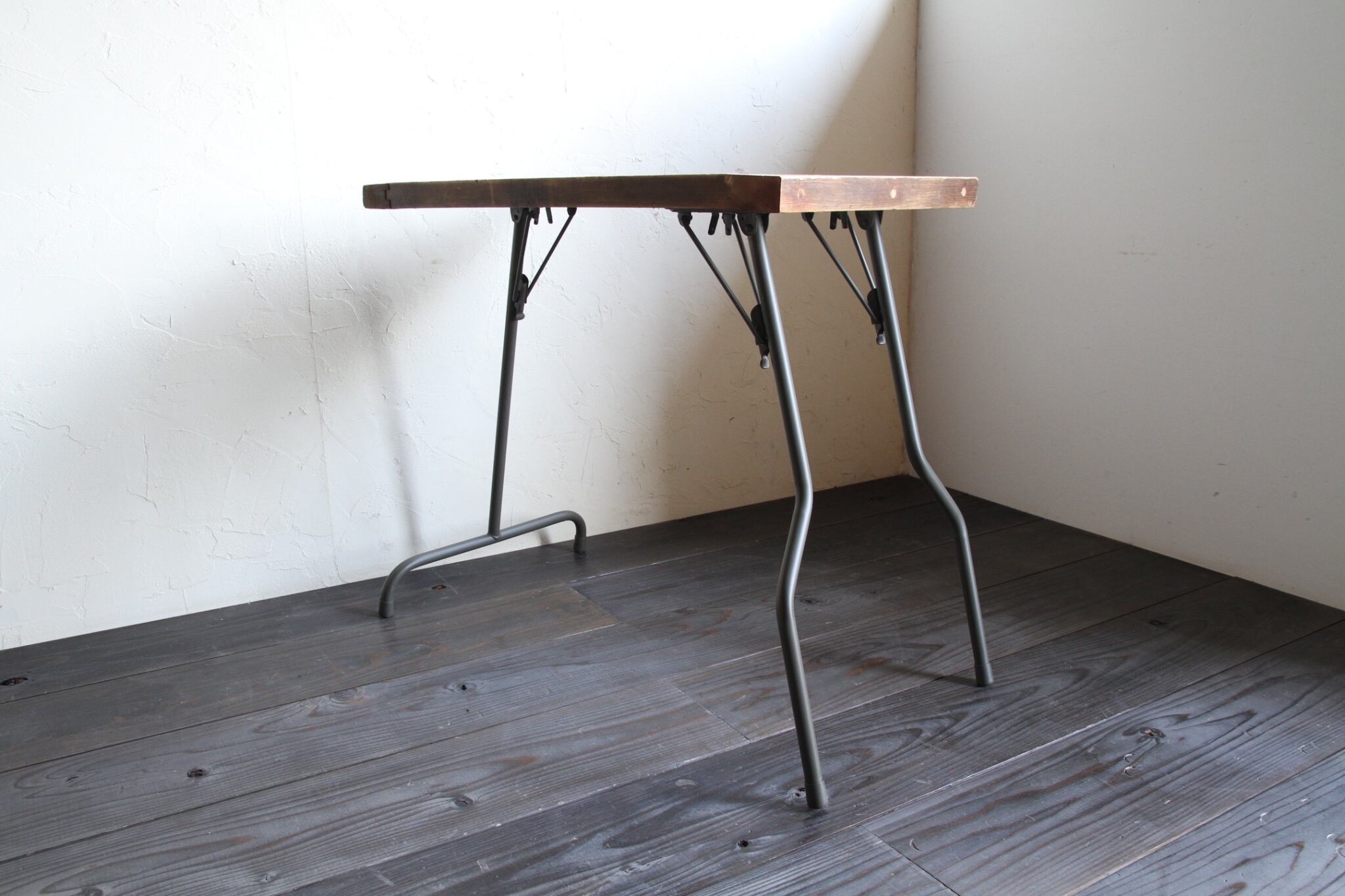 鉄脚の折り畳みテーブル ワークデスク コーヒーテーブル 机 古家具