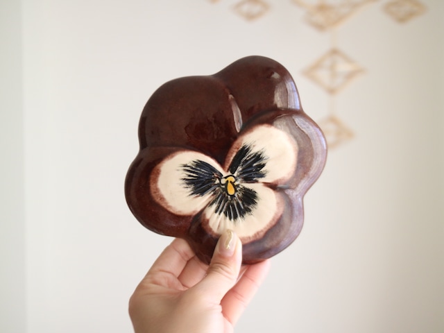 ビオラの陶板 / ウォールプレート ブラウン No.6433