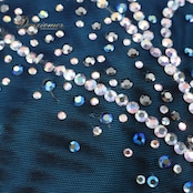 社交ダンス 衣装 スタンダードドレス ドレス ワンピース ファー イングランド製 ベロア 高級感 デモ 競技 ダンス パーティ 発表会 水色 青 黒 ブルー系 ブラック系 ふんわり スカート 女性用 大人用 フェザー コスチューム パーティー衣装 豪華装飾 用 パフォーマンス 発表会用 おしゃれ 競技用 衣装