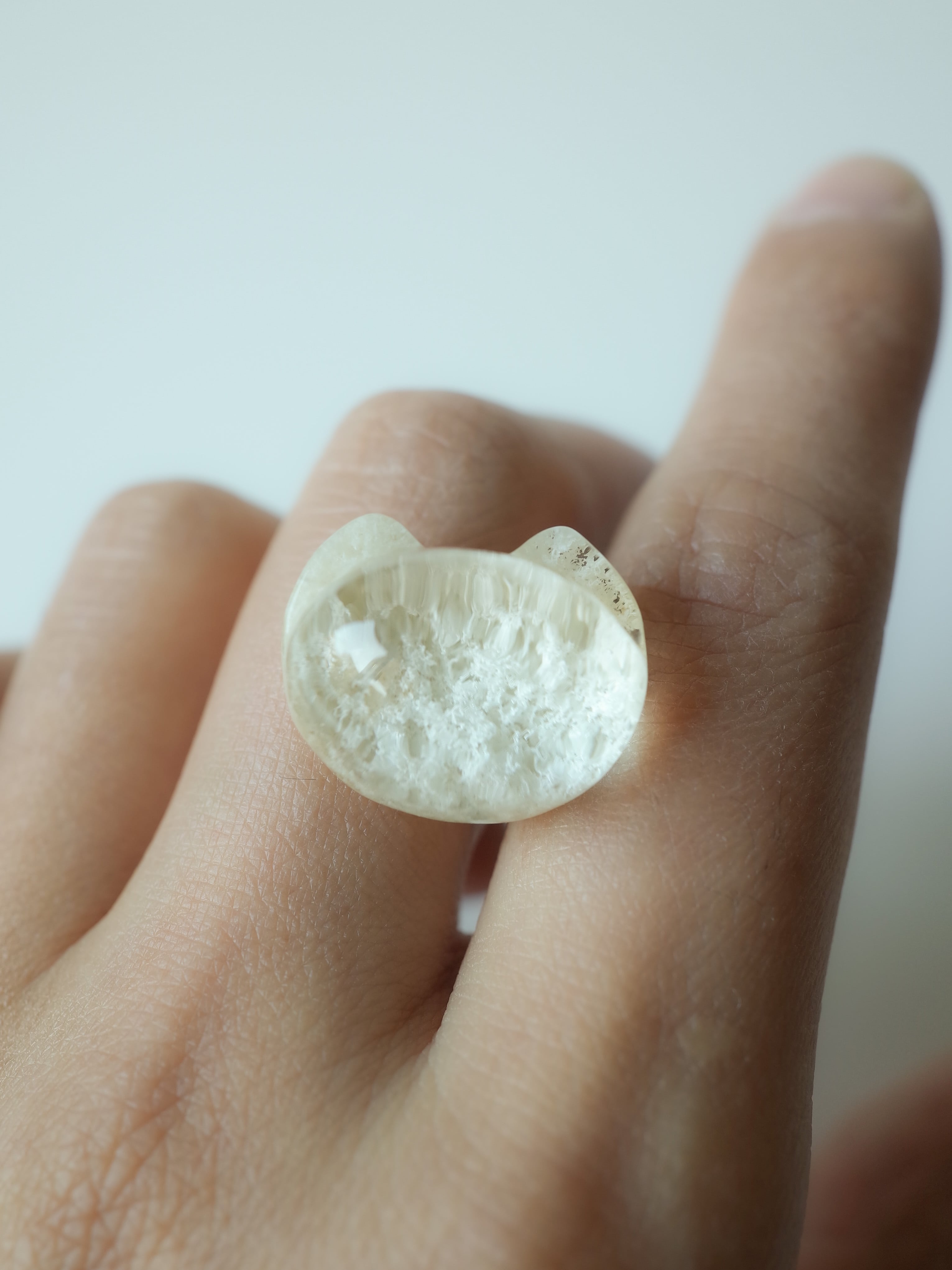 ☆ホワイトガーデンクォーツクリアクォーツねこネコ猫の置物