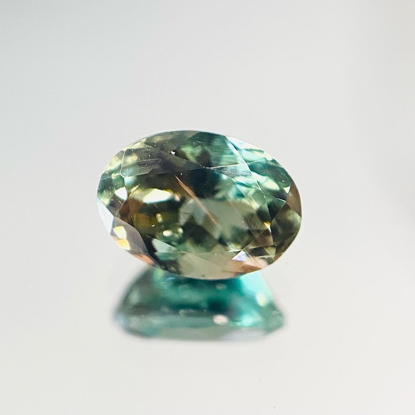 希少グリーンのオレゴンサンストーン2