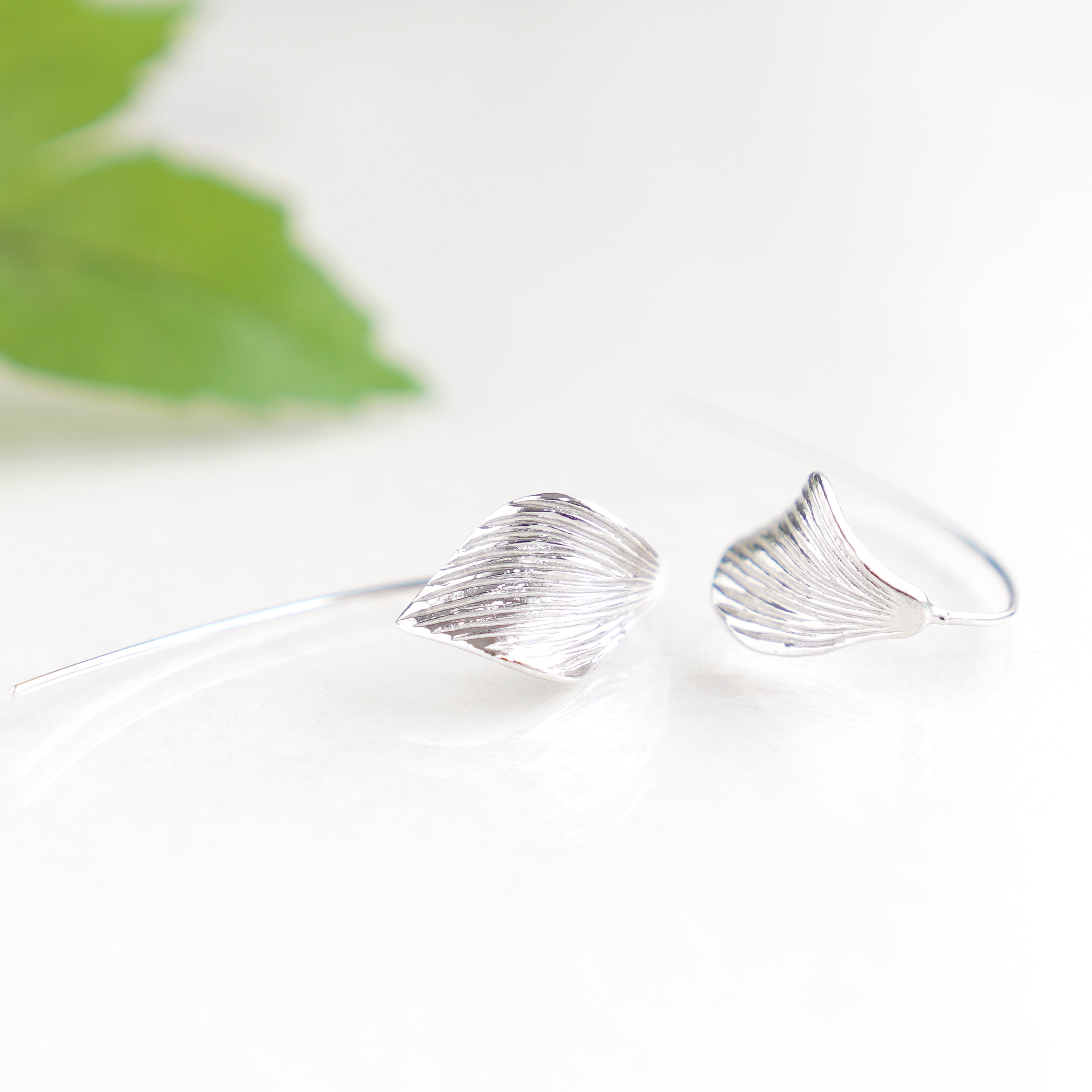 ウェーブが美しいリーフのフックピアス sv925《送料無料》