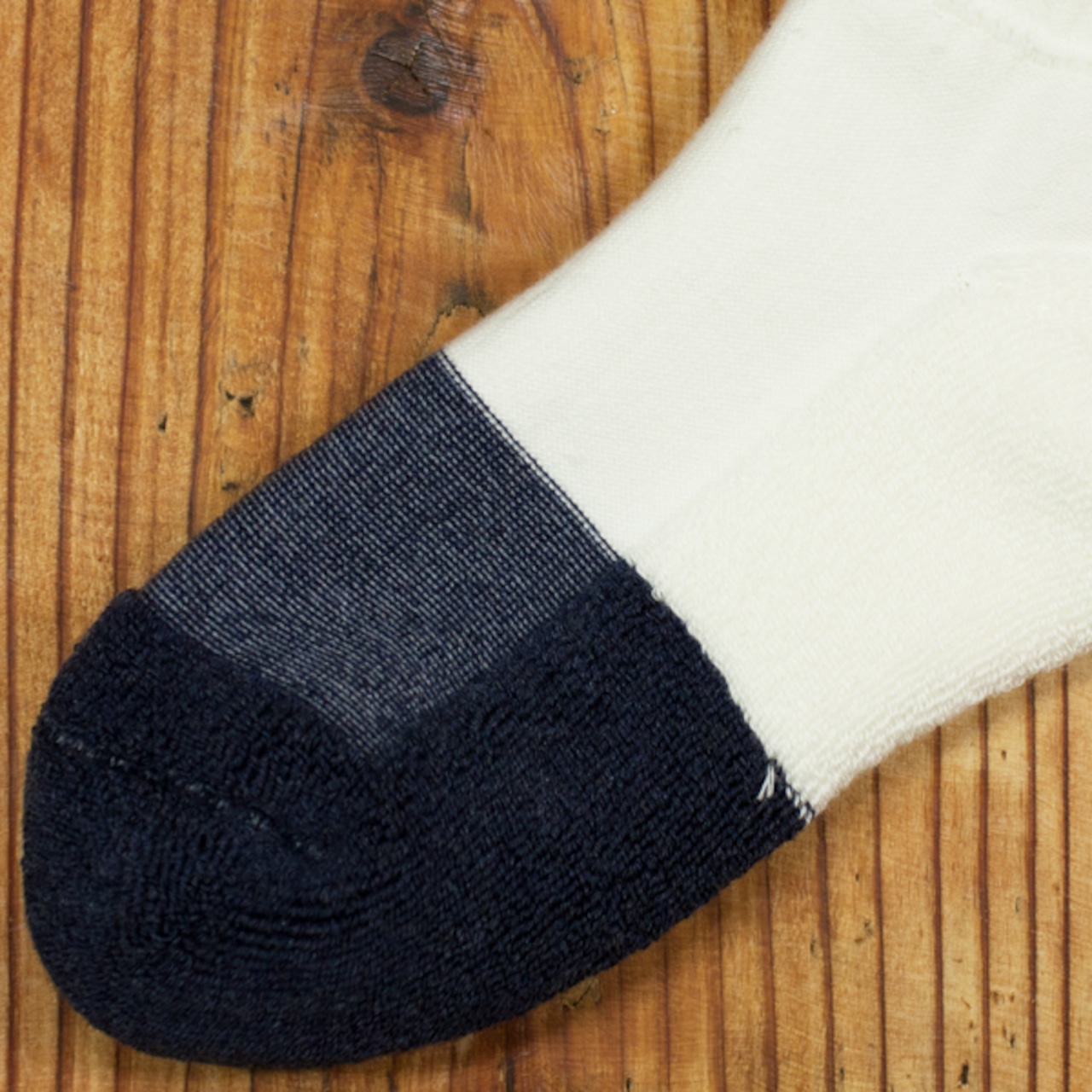 ［FAR EAST LOCALMADE］キッズ ツートンパイルソックス｜WHITE／NAVY