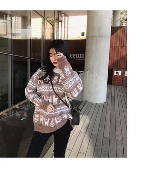 ラウンドネック柄セーター