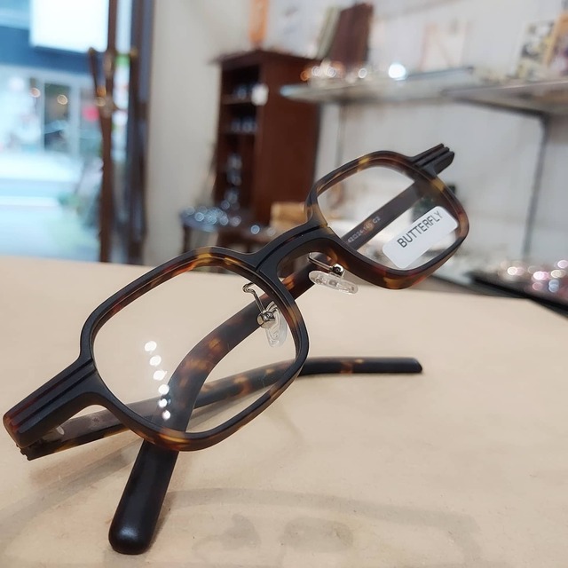 デザイナーズメガネ MEE | eyewear shop バタフライ
