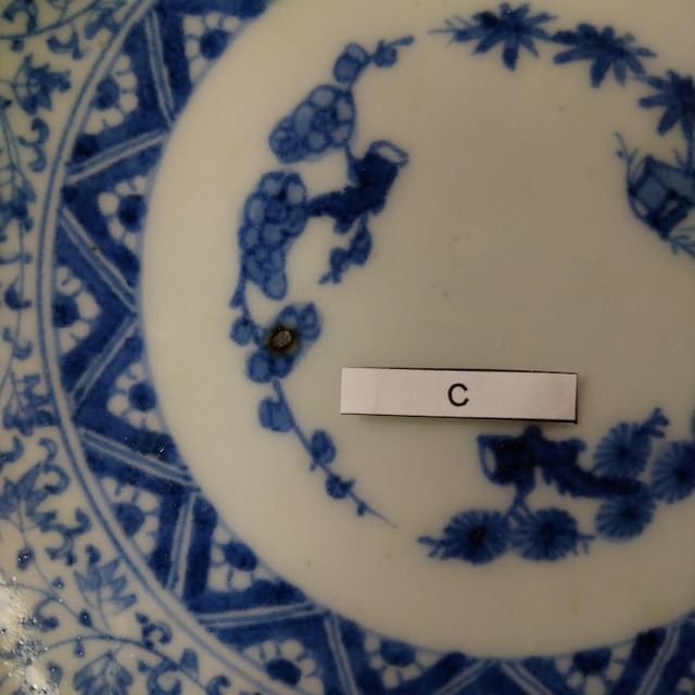 古伊万里 染付 萩唐草文 輪花 平皿 日本の骨董 金縁 江戸時代 アンティーク 憧れの伊万里 みじん唐草 花唐草 蛸唐草【BE141】