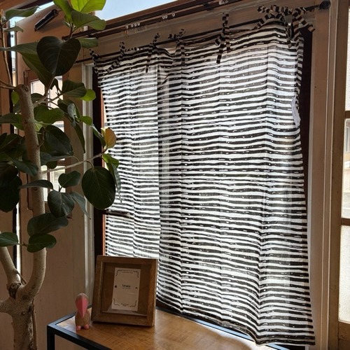 TOPANGA Homefurnishing India Cotton Voile Black Pinstripe curtain　インド　コットンボイルブラックピンストライプカーテン　110×100cm　ホワイト　白　ブラック　黒　綿　ナチュラル　腰高窓　レースカーテン　薄手　カーテンポール　暖簾