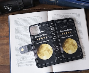 月の事柄が描かれた本のような手帳型スマホケース "RIDE THE MOON" iPhoneケース 全機種対応