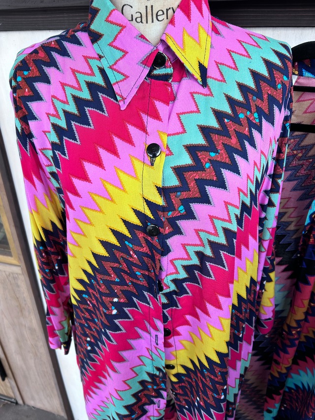 サラサラ柄シャツ