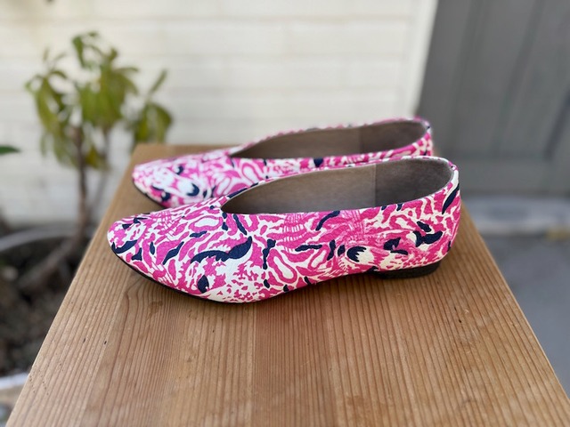 ボダニカルカモフラージュ・フラットシューズ　華やかピンクで足元を主役に