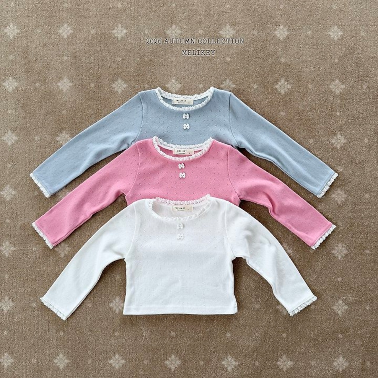 韓国子供服 / 26Autumn / 〖取寄〗Melikey / リボンボタンTシャツ / 女子服 *XS~JM*