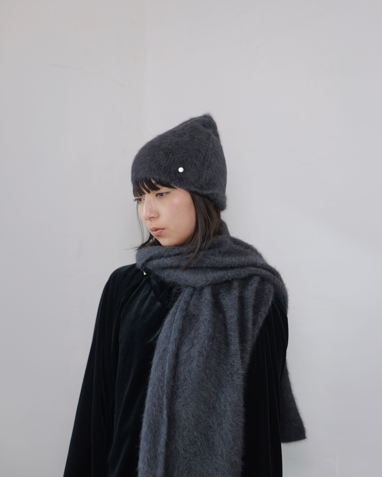 FOURAM - Fox Cashmere Knit Cap ：Gray｜固定ピンブローチ／起毛の陰影
