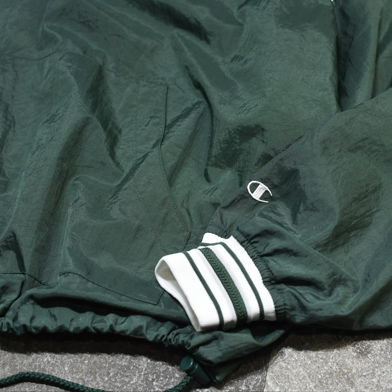 Champion switching design half zip nylon pullover