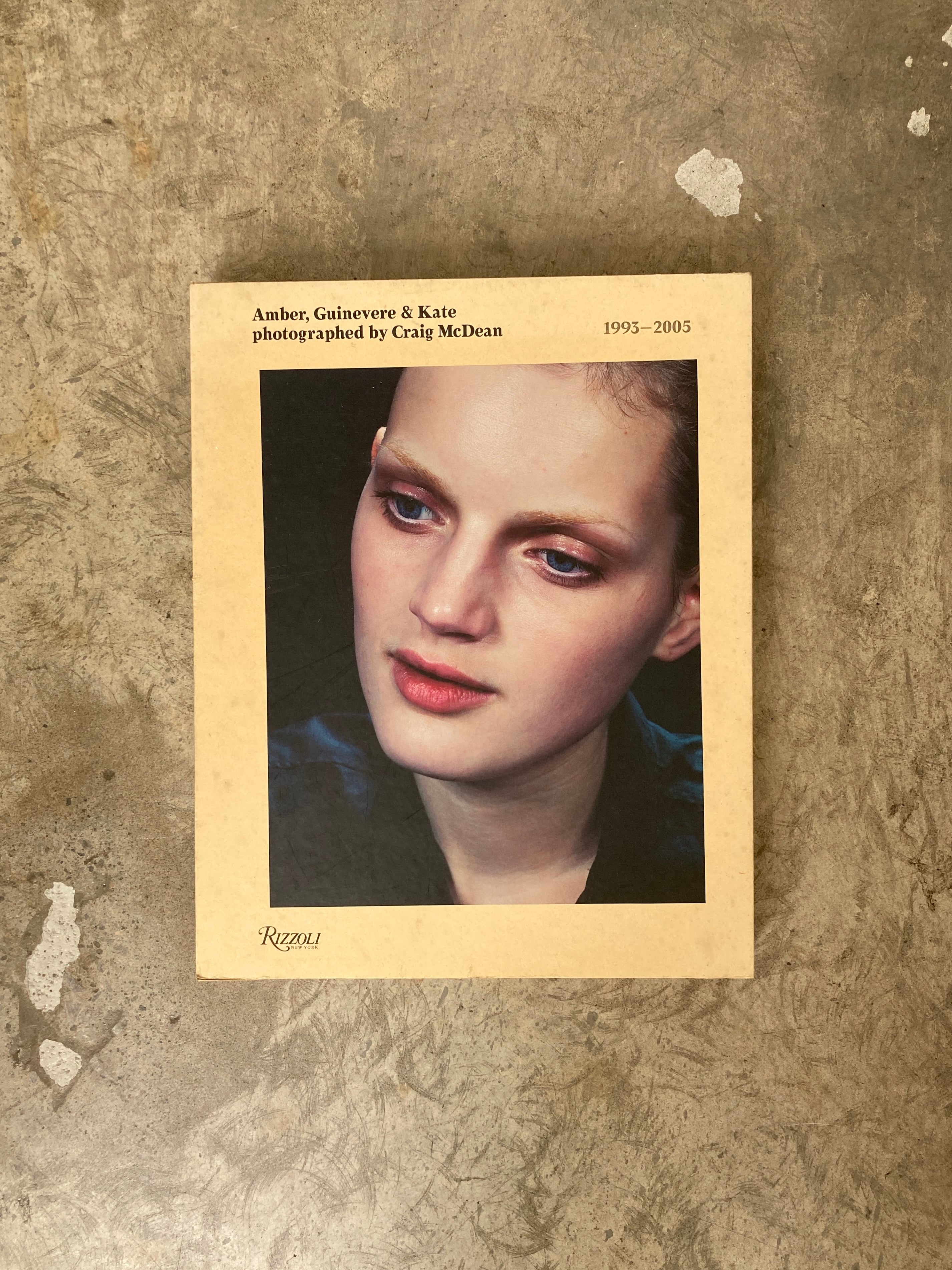 アート・デザイン・音楽 Amber, Guinevere, and Kate Photographed