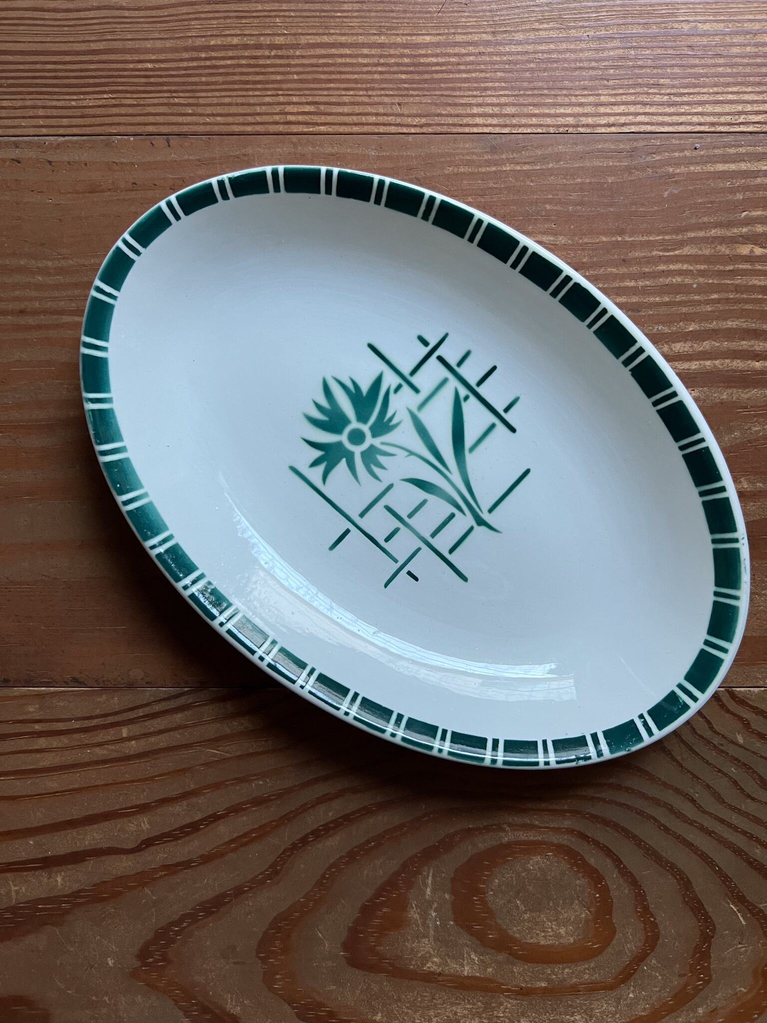 グリーンの小花がかわいい小さめのオーバルプレート サルグミンヌ・ディゴワン フレンチアンティーク