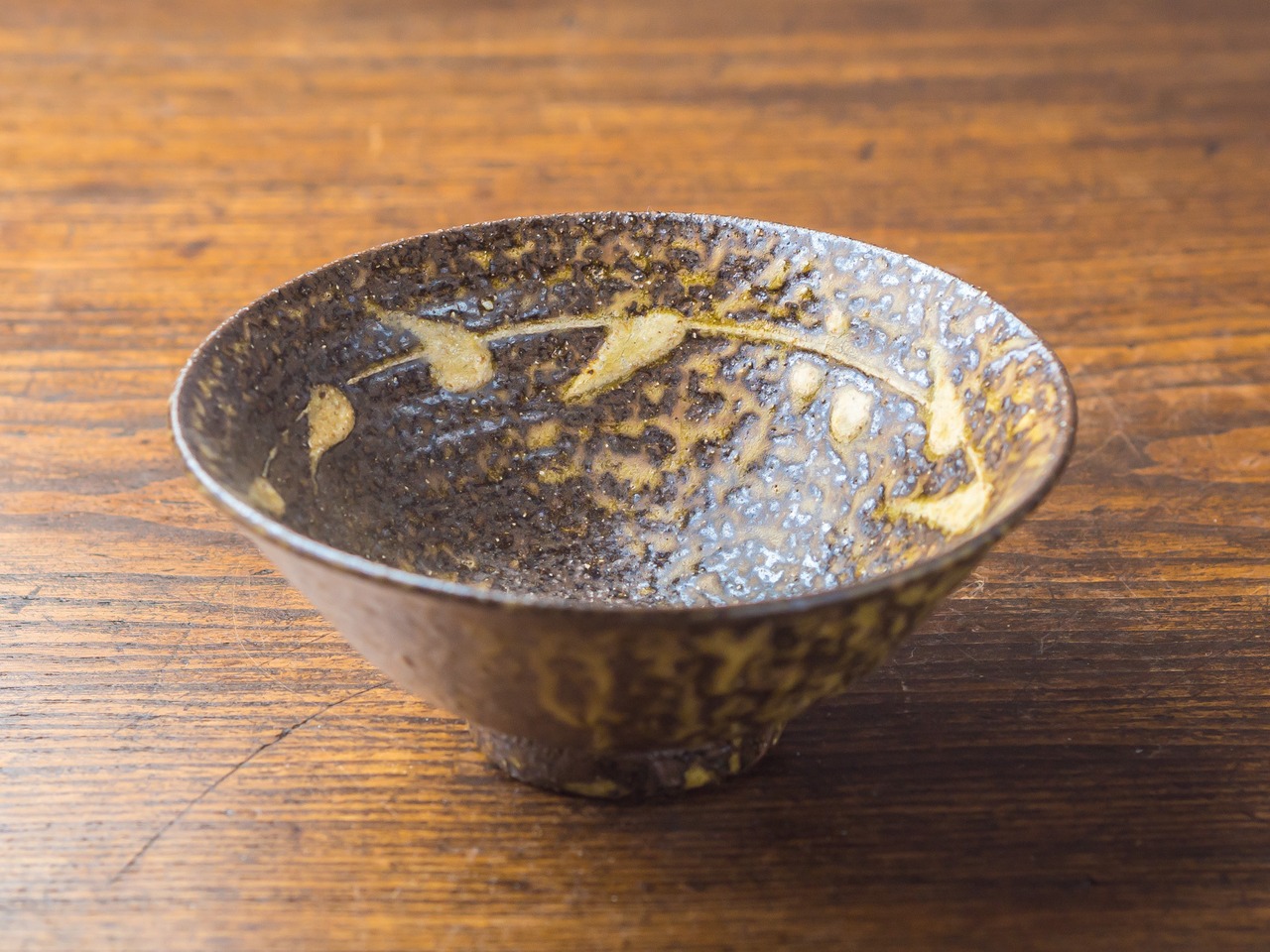5寸飯茶碗 斑茶地に黃黍紋（茶碗・小丼）／西川真衣