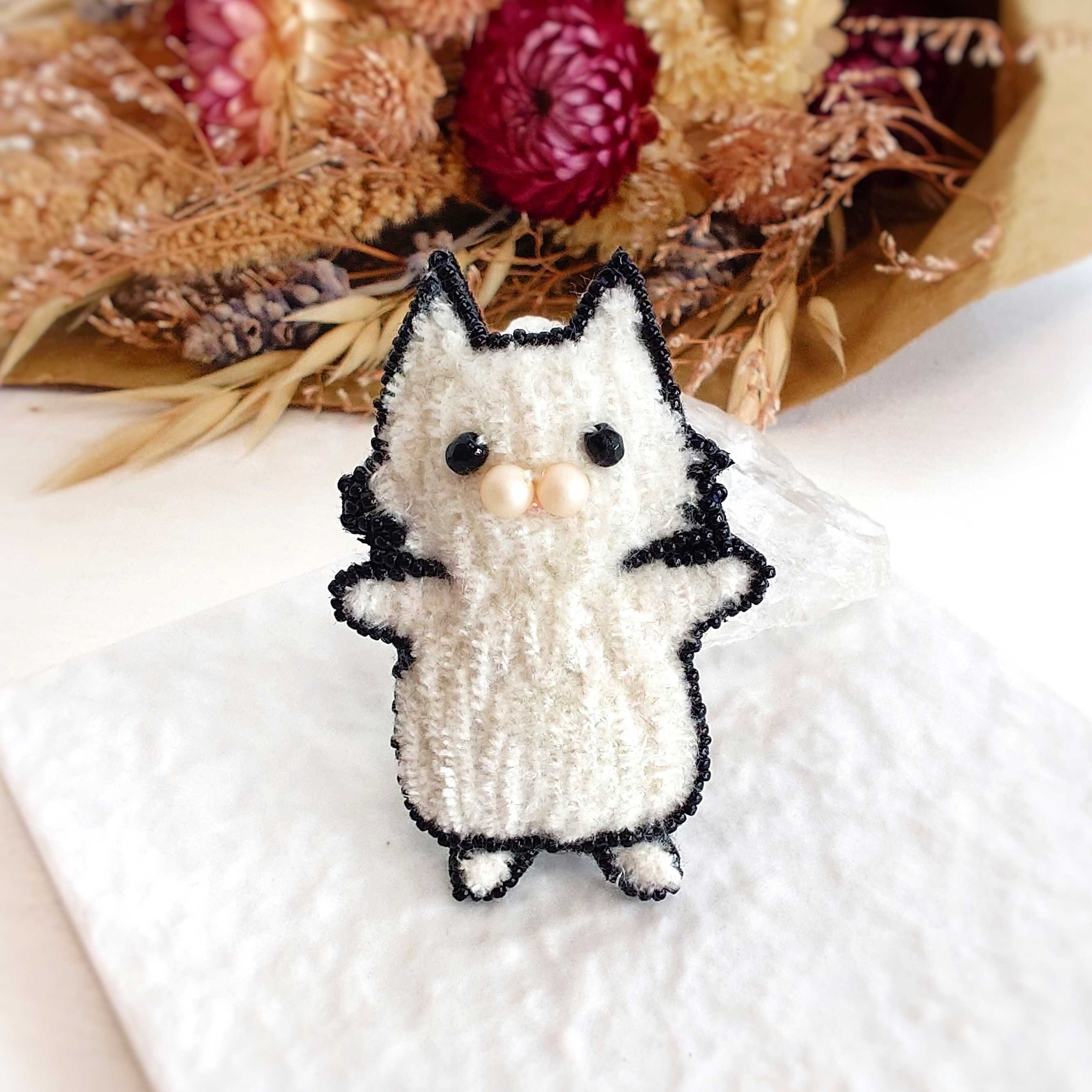 【再販品。受注販売:納期1カ月】特化Vまつり キャラクターのよしだのブローチ 【猫のブローチ】