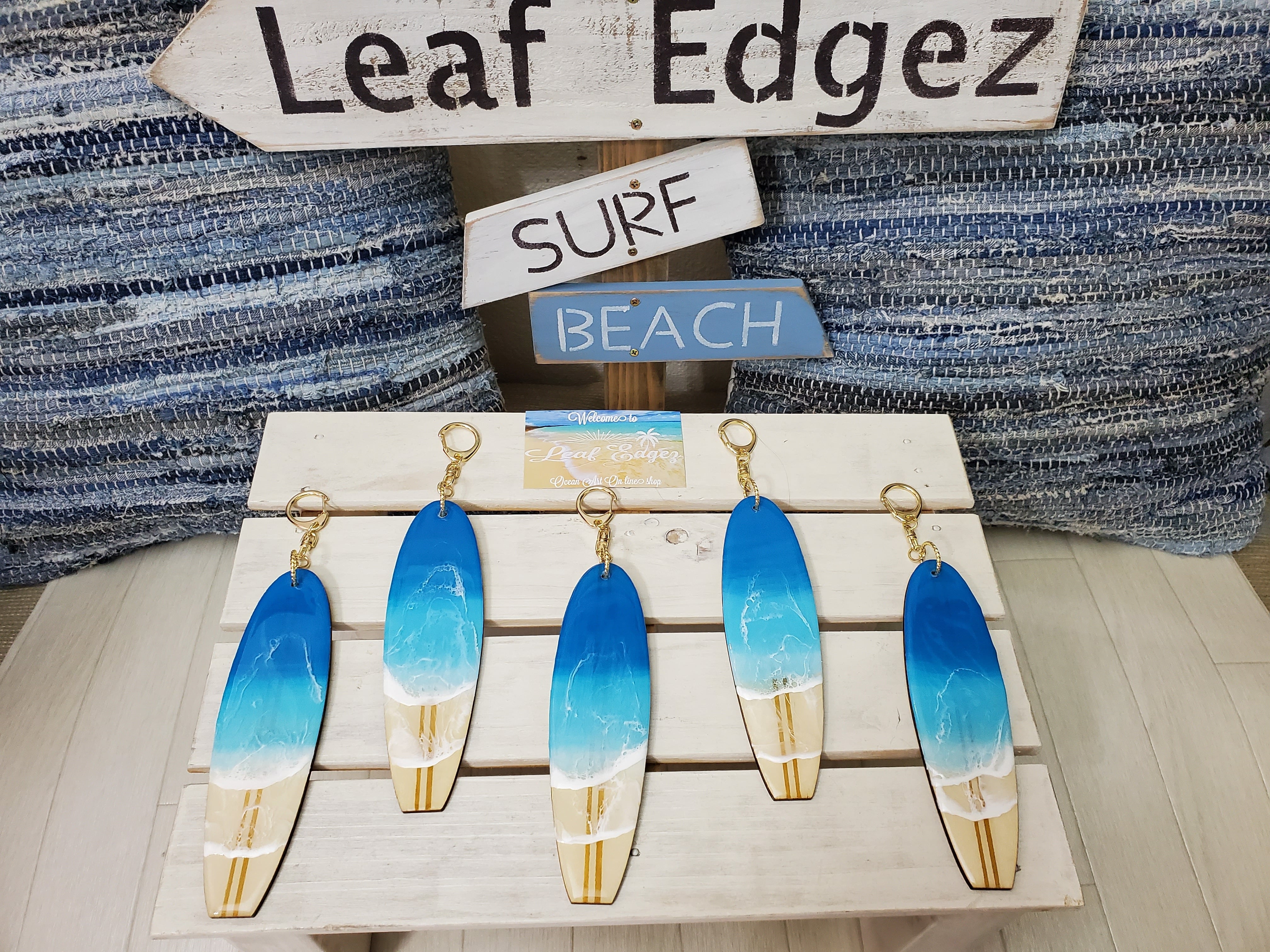 オーシャンレジンアート サーフボード型チャーム ブルー | Leaf Edgez