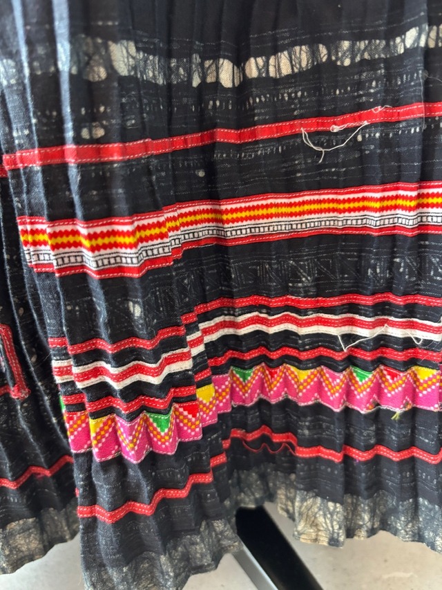 モン族スカート 065 ロング 藍染布 ろうけつバティック アップリケ bamiオリジナルパターン