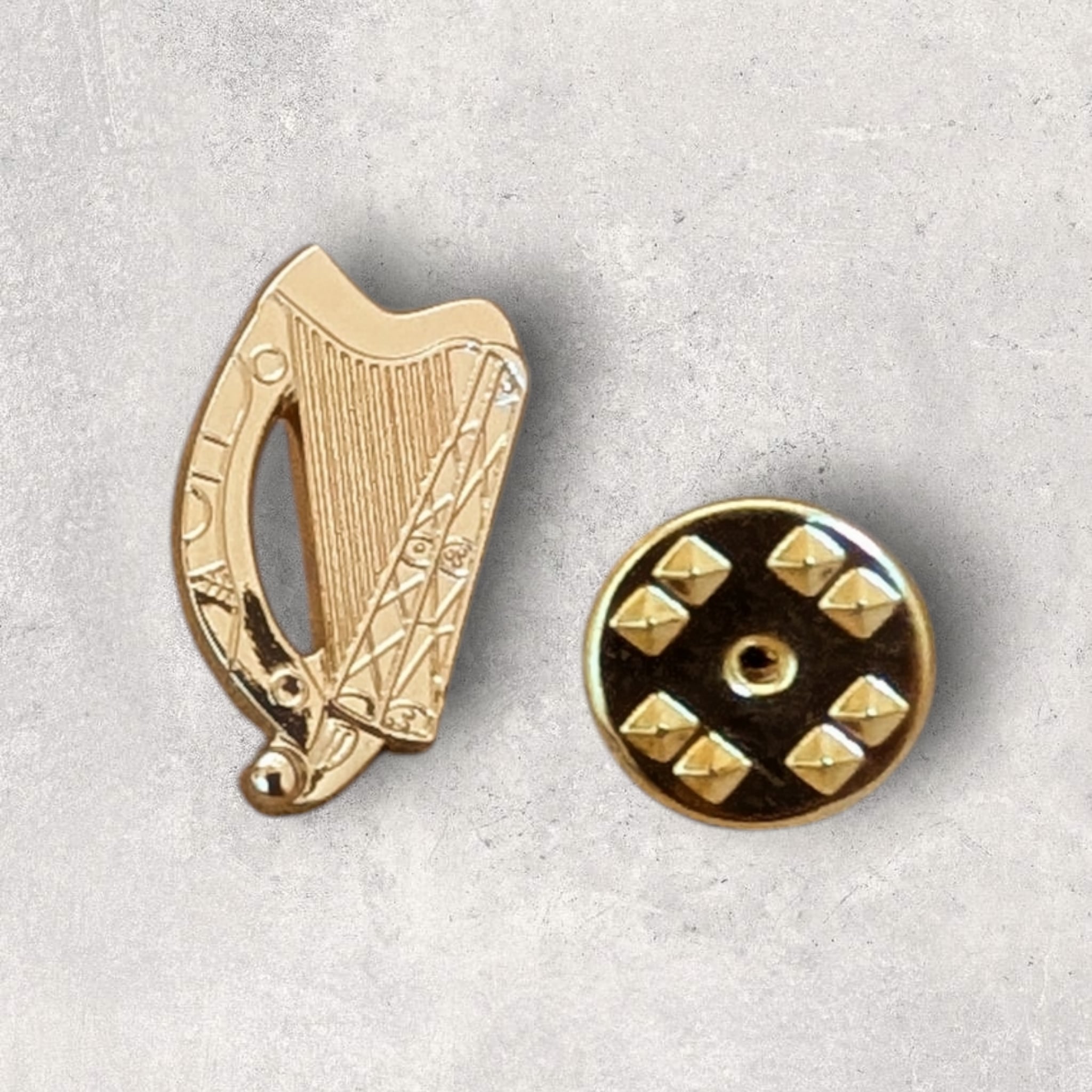 ピンバッジ【楽器=アイリッシュ・ハープ】Tradition 90040-FG049