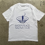 BADEN PLACE×RSB SAUNA CLUB Front Print S/S Tee WHITE