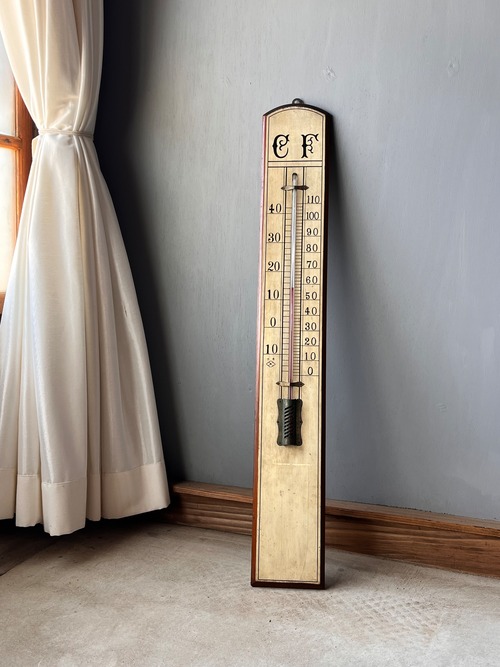 戦前の大きな温度計