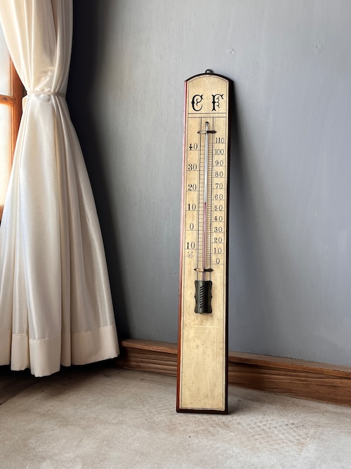 戦前の大きな温度計