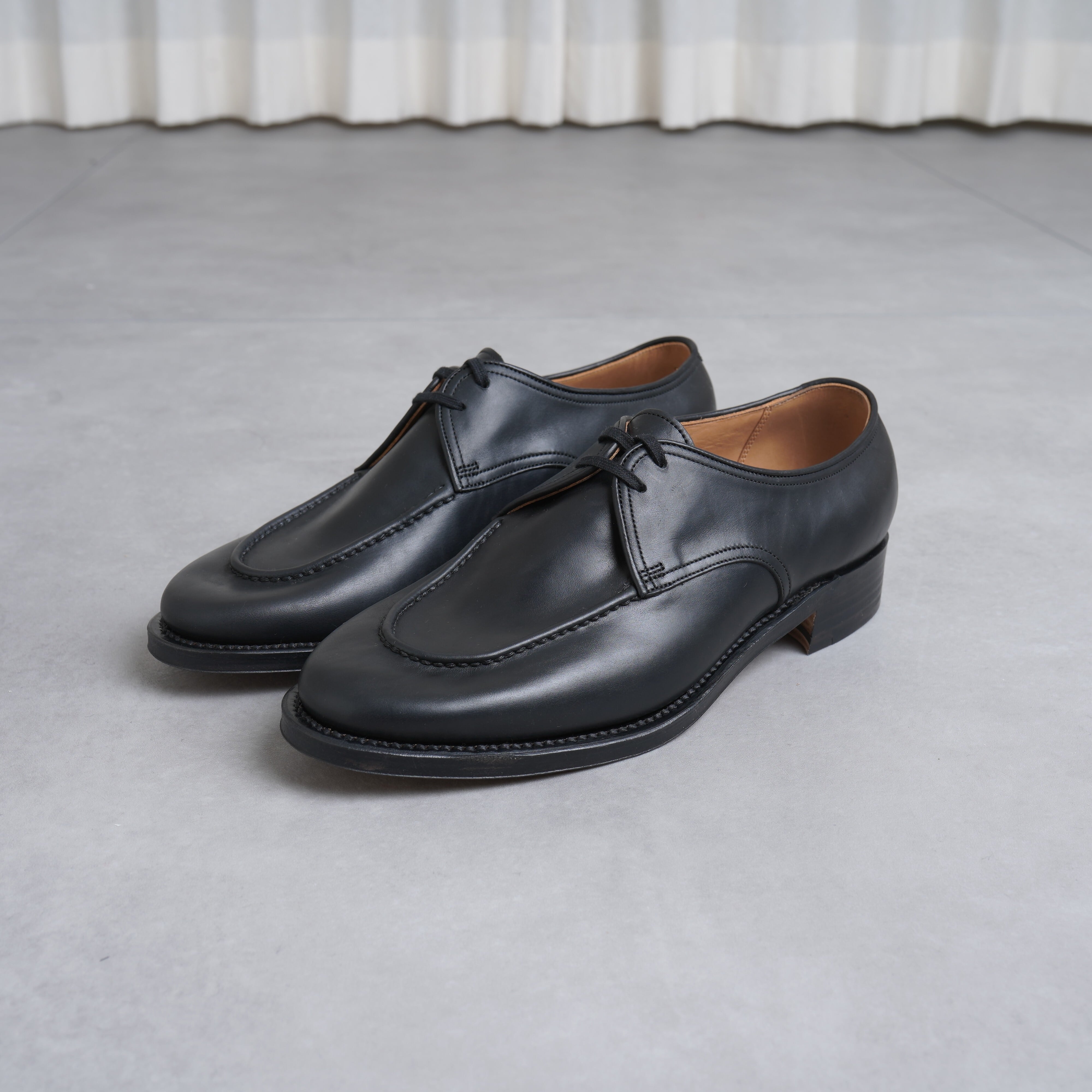 forme / Low shoes “CLASS / BLACK”