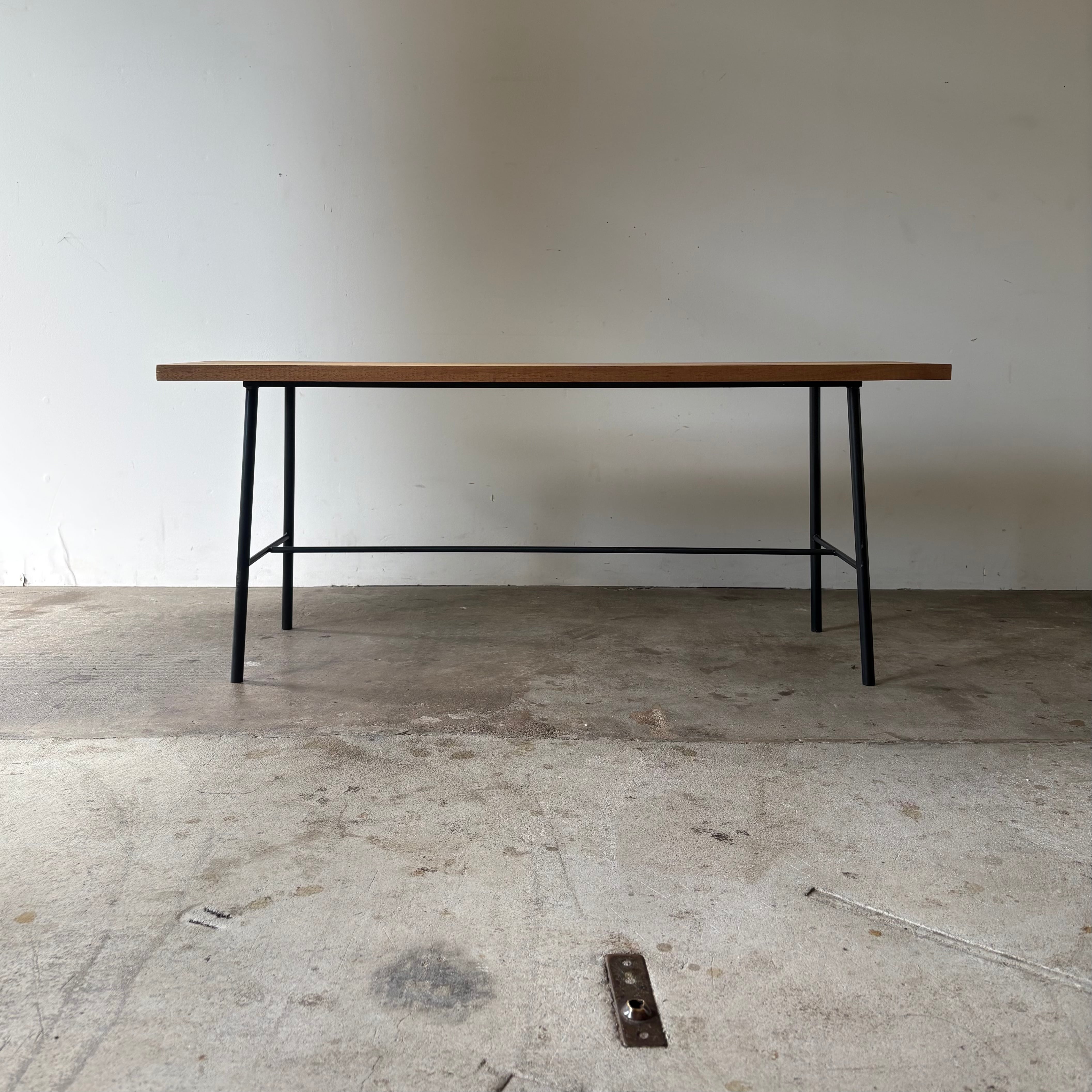 鉄脚のベンチ　1083