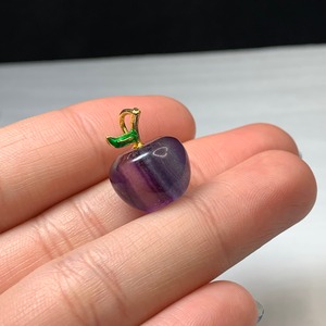 2.フローライトりんご・ペンダントトップ