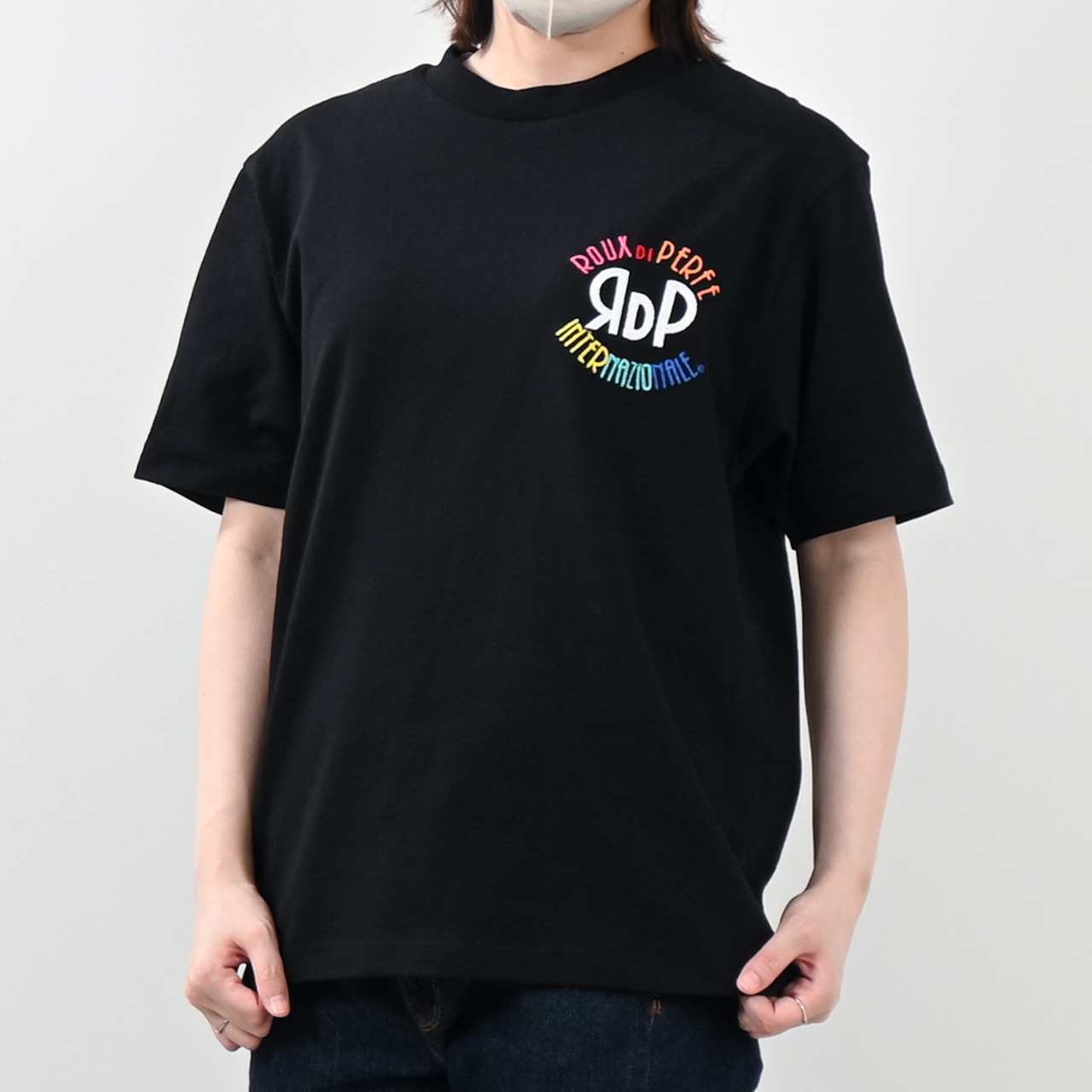 レインボー刺繍Tシャツ