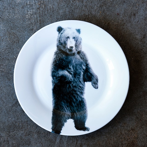 動物たちの飾るお皿  「立ちクマ」